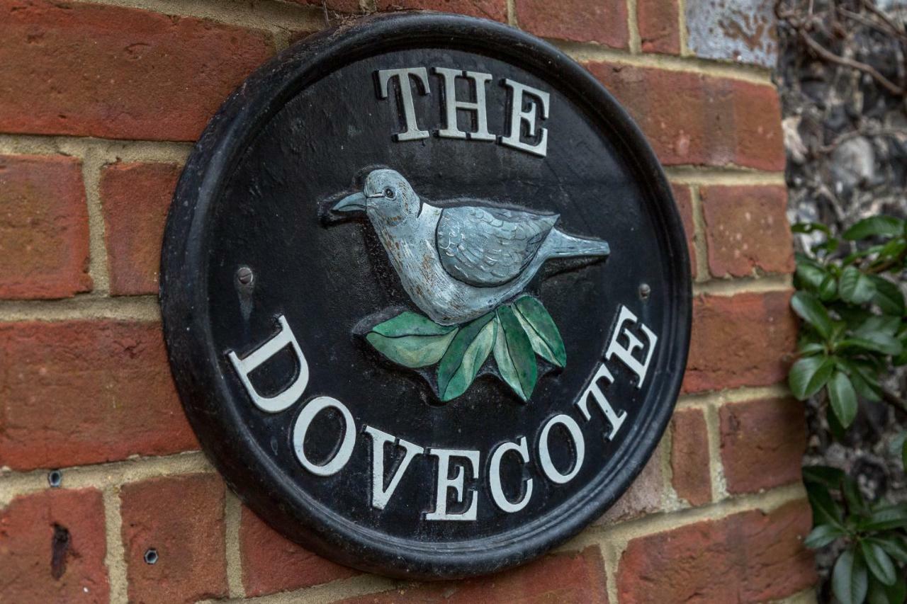 The Dovecote, Stoke Farthing Courtyard Villa Broad Chalke Exterior photo